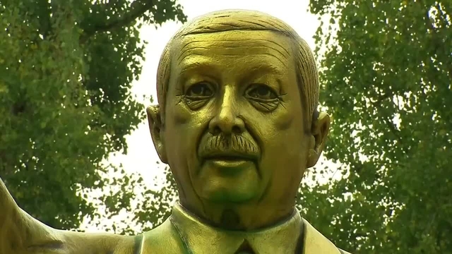 Güldene Erdogan-Statue erhitzt die Gemüter