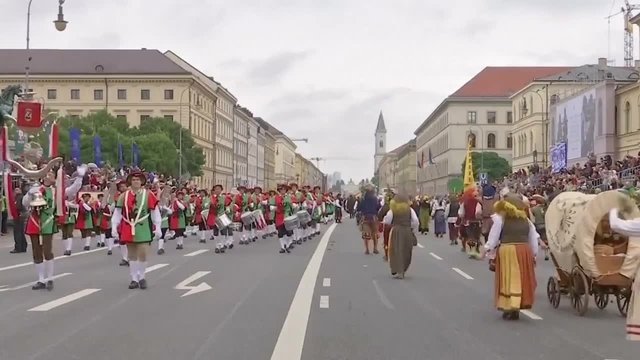 Lederhose, Dirndl und Co.