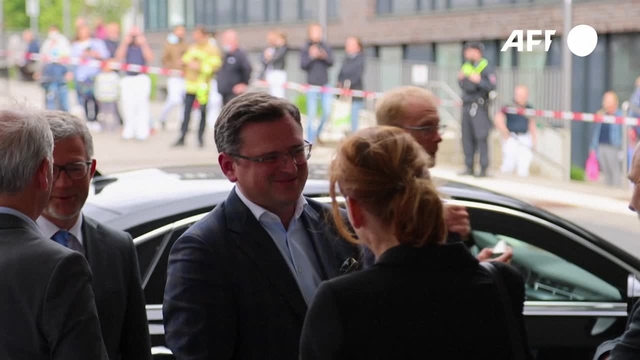 Ukrainischer Außenminister besucht Klinik in Lübeck