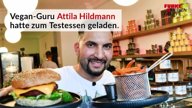 Hier fordert Attila Hildmann Journalisten auf, ein Kalb zu töten