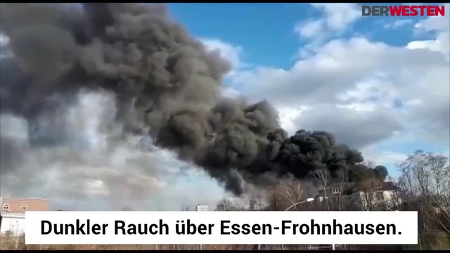 Dunkler Rauch über Essen-Frohnhausen