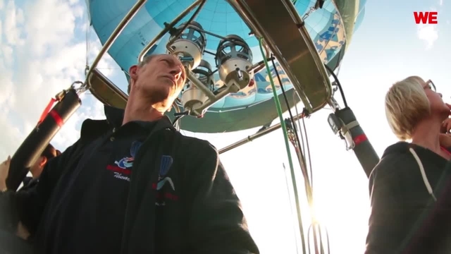 Ballonpilot Thomas Leyer fährt über dem Ruhrgebiet