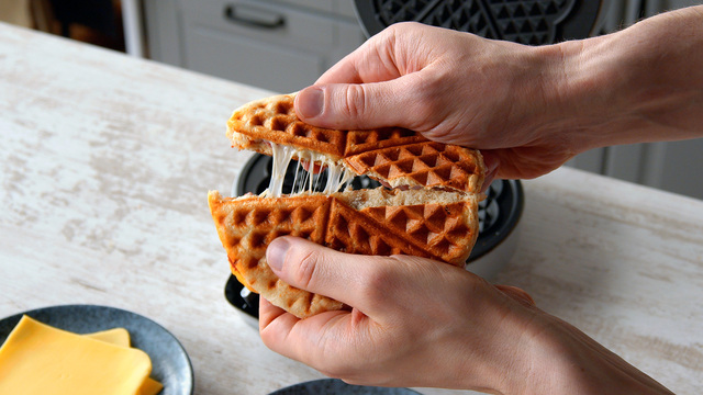 3-mal gefüllte Brötchen im Waffeleisen: leckeres Frühstücksrezept