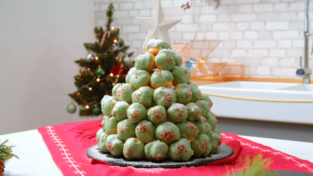 Weihnachtlicher Croquembouche 