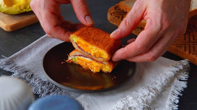 Gebackenes Sandwich: sündhaft leckere Sandwichbombe 
