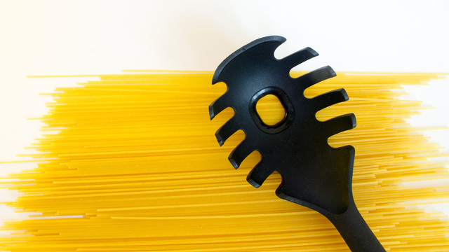 R&auml;tsel gel&ouml;st: DAF&Uuml;R ist das Loch im Spaghetti-L&ouml;ffel