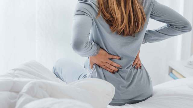 &Uuml;bungen gegen Hohlkreuz: So wirkt ihr der Fehlhaltung entgegen