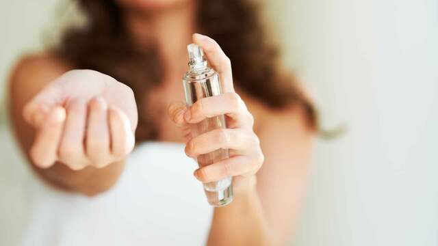 Beauty-Tricks: Mit diesen Tipps h&auml;lt dein Lieblingsparf&uuml;m stundenlang
