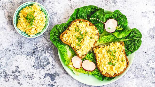 Pikanter Eiersalat mit feiner Chilinote: Ein Klassiker mit Twist