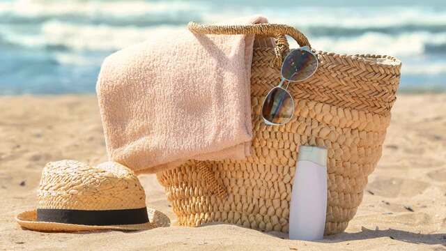 Die Strandtasche packen: Was geh&ouml;rt hinein?