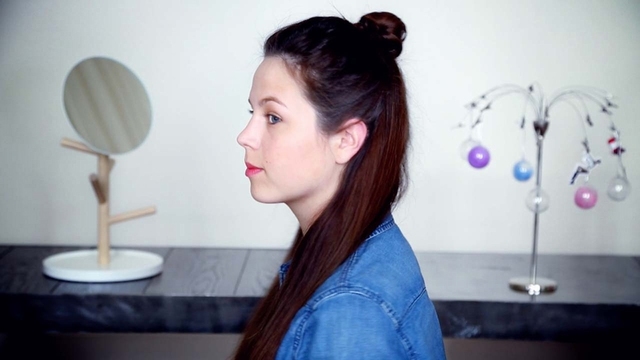 DIE Trendfrisur des Jahres: So stylt ihr den 'Half Bun' ruckzuck selbst