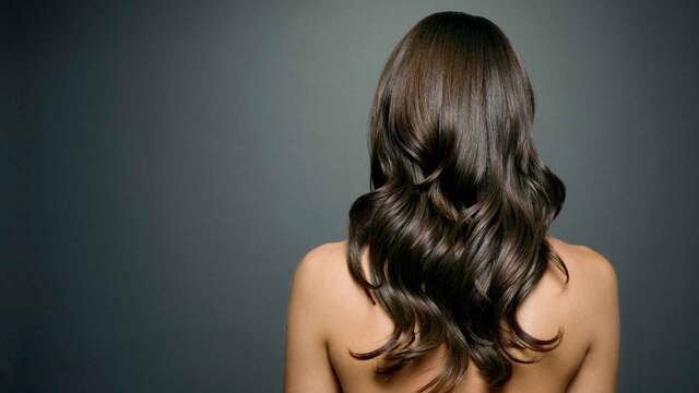 Rotstich entfernen aus den Haaren: Die besten Hausmittel und Tipps