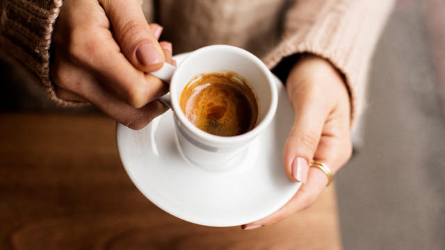 Energiekick: Deshalb solltest du deine Haare mit Kaffee waschen