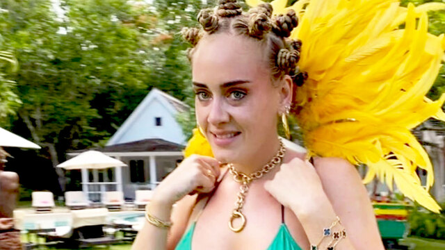 Adele: S&auml;ngerin erntet Shitstorm f&uuml;r neues Bikini-Bild