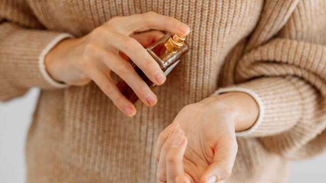 Beauty-Tricks: Mit diesen Tipps h&auml;lt dein Lieblingsparf&uuml;m stundenlang!