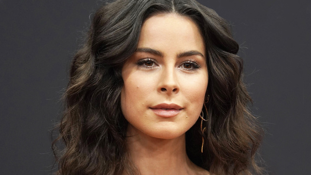 Lena Meyer-Landrut steht zu ihren Dehnungsstreifen