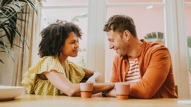 Geheime Signale & gute K&ouml;rpersprache: SO wird dein Flirt zum Erfolg!