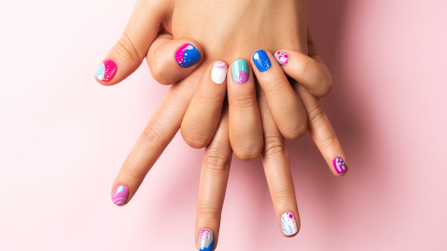 Verf&auml;rbte Fingern&auml;gel? Dann machst du wahrscheinlich diesen Fehler
