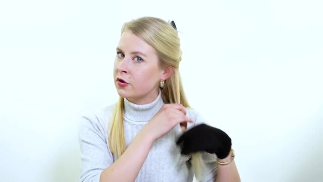 Sch&ouml;ne Beachwaves: Tipps f&uuml;r gro&szlig;e Locken mit dem Lockenstab