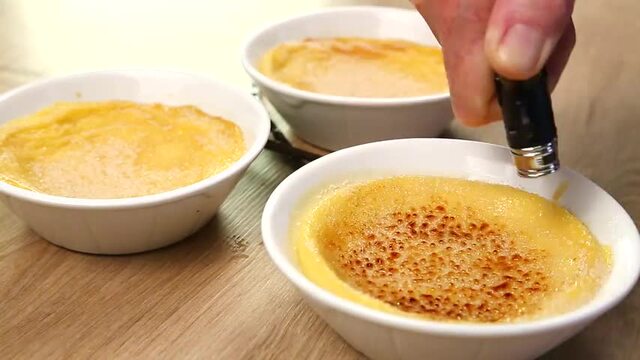 Cr&egrave;me br&ucirc;l&eacute;e: Mit diesem Rezept gelingt sie perfekt!