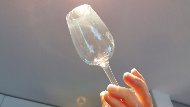 Gl&auml;ser reinigen: So werden milchige Gl&auml;ser wieder klar!