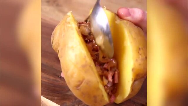 Kumpir-Rezepte: 3 leckere Ideen f&uuml;r gef&uuml;llte Ofenkartoffeln